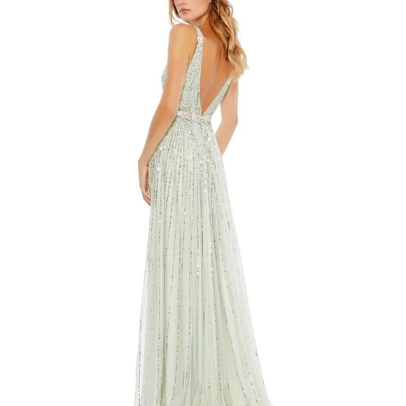 Mac Duggal 10700 NWT SEQUIN PLUNGE NECK GOWN - Picture 2 of 6